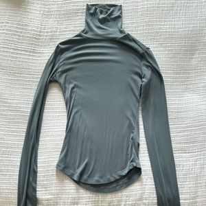 Aritzia turtleneck